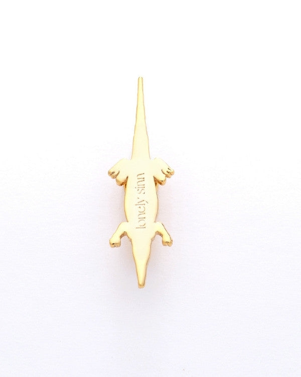 Crocodile sneaker pendant finished in yellow gold