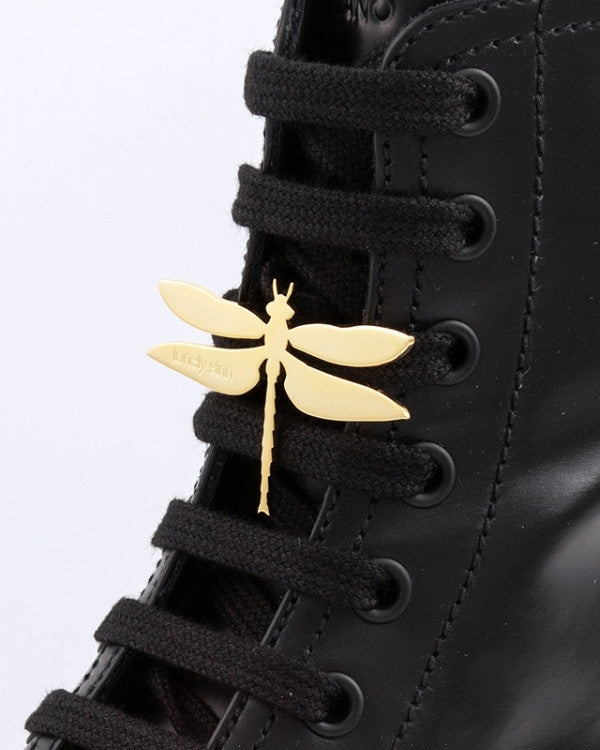 Bee sneaker pendant finished in yellow gold