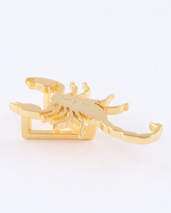 Scorpion sneaker pendant finished in yellow gold