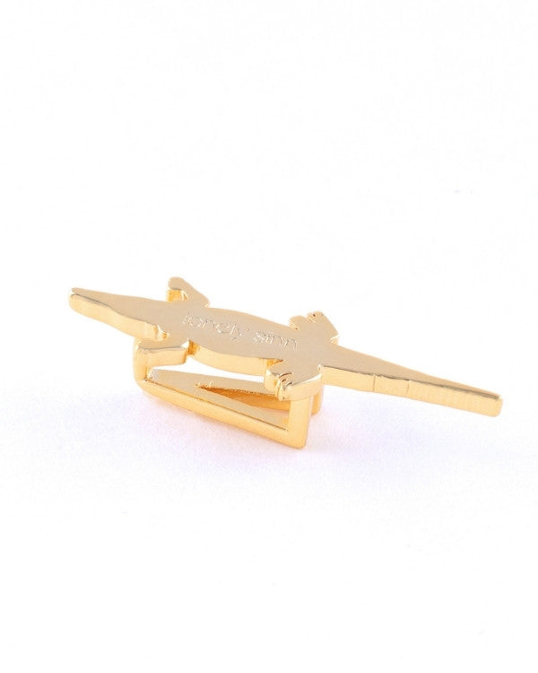 Crocodile sneaker pendant finished in yellow gold